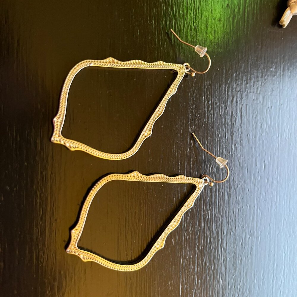 Kenda Scott Sophia Drop Earrings in Silver - Picture 3 of 4